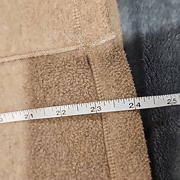 EUC Orvis Fleece vest with sherpa lining. Size L Cream and tan - Picture 5 of 6